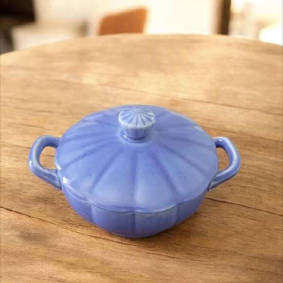 Vintage Blue Ceramic Dish w/ lid and Eucalyptus Scented 100% Soy Candle - Picture 2 of 3